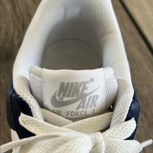Nike Men's White and Navy Air Force One-Like New - Picture 2 of 8